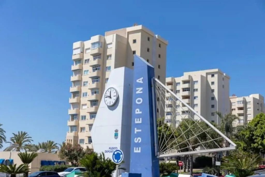 Lovely 1 Bedroom Apartment With Sea Views And Pool Estepona 0*,  España