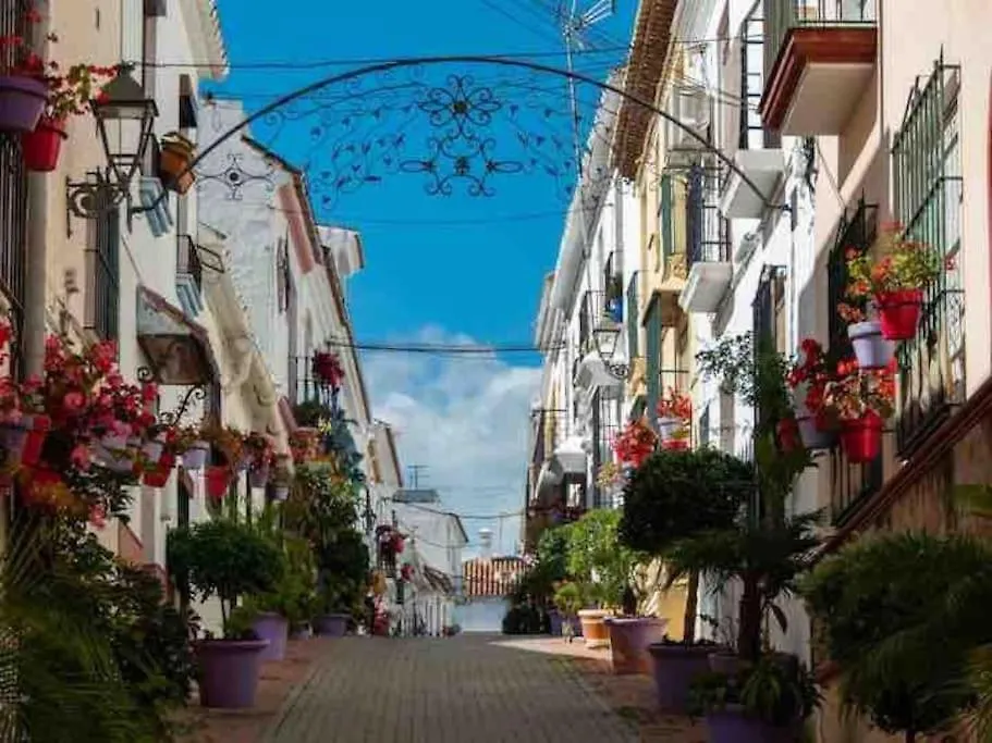Lovely 1 Bedroom Apartment With Sea Views And Pool Estepona